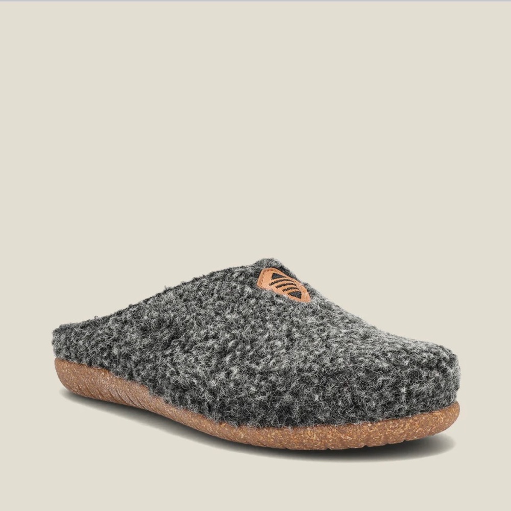 Wool clogs
